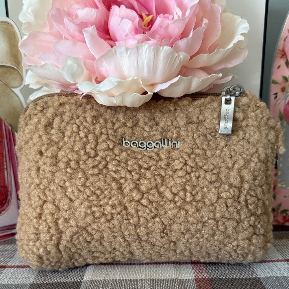 Baggallini Tan Sherpa Cosmetic Case with RFID